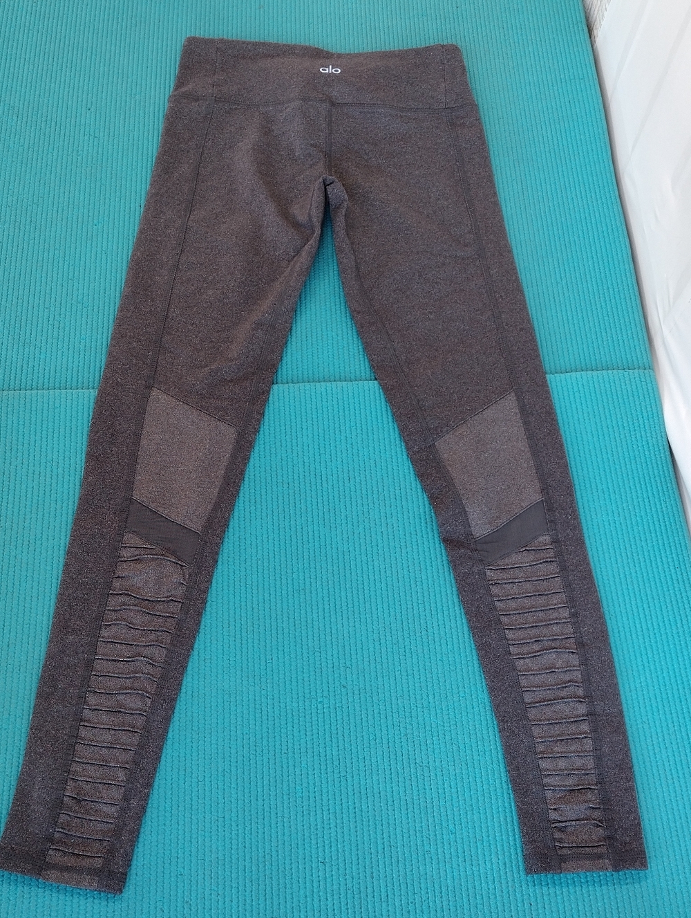 Alo Yoga Low Waist Moto Ribbed Mesh Panel Leggings Gray Size XS - Picture 13 of 13